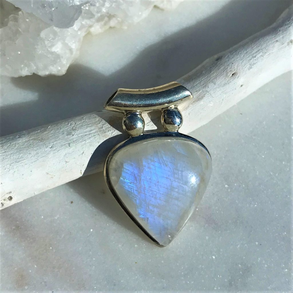 Pendentif pierre de lune larme
